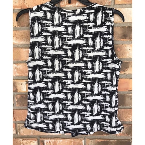 Calvin Klein Women’s Sleeveless Black and White Print Top Size XS - Picture 2 of 8